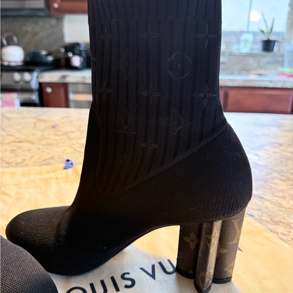 Louis Vuitton Black Heeled Boots - Picture 2 of 12